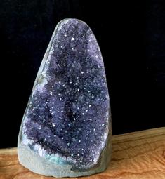 烏拉圭桌上型紫晶鎮擺件 寬9cm x 高12cm x 深7cm x 洞深3cm 重800公克 歷史價格詳細信息