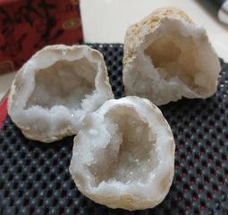 臻品水晶～泰國龍宮舍利～老料黑靈骨舍利原礦～雕刻地藏王菩薩墬子～能量磁場強 正能量磁場～開運招財～調整氣場 吸收濁氣 歷史價格詳細信息