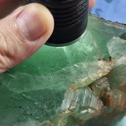 970克木那桃花椿紫羅蘭，緬甸翡翠原石。料子翻沙均勻，壓燈瑩光強烈 因行情不 舊藏 古玩 翡翠 二手【快樂真棒】-5423 歷史價格詳細信息