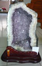 紫水晶『贈座』編號:E025《精品深紫、智慧、華麗、安定、浪漫、水晶洞、安神、布置、居家、典雅、平安吉祥、辦公桌》 歷史價格詳細信息