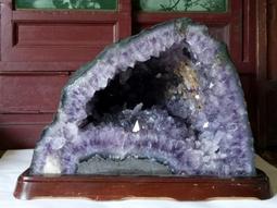 天然巴西紫水晶洞，觀音形象，50公斤重，誠可小議 歷史價格詳細信息