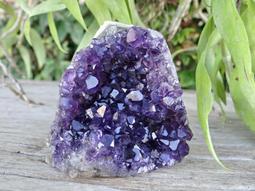 高王晶____烏拉圭紫水晶片___淨重 : 278.4公克____跨越文昌系列..071 歷史價格詳細信息