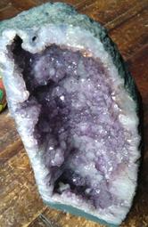 紫水晶洞，約40公分X22公分，重約8公斤，實物如圖 歷史價格詳細信息