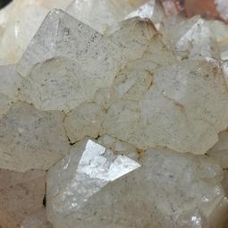 天然原礦白水晶簇，凈重约3.3公斤，贈底座～好運到水晶坊(A2_44) 歷史價格詳細信息