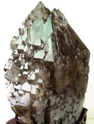 ~shirley水晶~大風洞~巴西含鈦紫水晶洞~31.4公斤~身形端正~藏風聚氣~招財納祥~低價起標! 歷史價格詳細信息