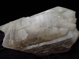 ~shirley~[雙層金字塔]~8.75公斤~淡黃水晶六角柱體骨幹~外型獨特~優質擺飾~值得珍藏! 歷史價格詳細信息