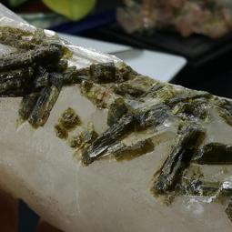 天然黑水晶原石骨干(淨化，正能量之石）隨機一個 歷史價格詳細信息