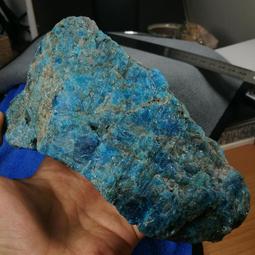 [友克鑫礦業]dd221約重781g-藍磷灰石原礦 磷灰石 Apatite 天然水晶 無加工未拋光原石 藍磷灰 歷史價格詳細信息