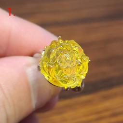 玫瑰藤水晶戒指(粉) 以線條勾勒出玫瑰藤蔓曲線之美，金屬鑲上眾多水鑽＃223粉紅玫瑰與 #001白鑽 歷史價格詳細信息