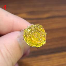 玫瑰藤水晶戒指(粉) 以線條勾勒出玫瑰藤蔓曲線之美，金屬鑲上眾多水鑽＃223粉紅玫瑰與 #001白鑽 歷史價格詳細信息