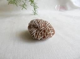 沙漠玫瑰原石擺件，一物一圖，規格80.66.59mm，重300克，4，不。（2308080 水晶 擺件 文玩 二手【紫竹齋】1021 歷史價格詳細信息