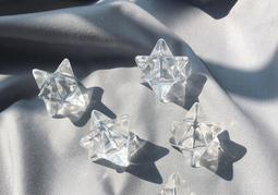 星星白水晶 粉晶隨型方糖 海藍寶小圓珠 設計款式手串 歷史價格詳細信息
