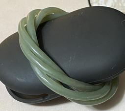 和闐玉玉環掛件，一堆料子里找出來的成色相對不錯的。同款同塊料16215 歷史價格詳細信息