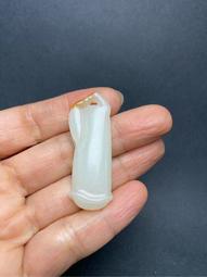 【御寶齋】--｛螭龍韘形珮｝--和闐老玉白玉質黃褐沁料、背面陰雕、油脂光澤．．// 廣告價第一標 // 歷史價格詳細信息