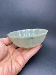 【御寶齋】--｛螭龍韘形珮｝--和闐老玉白玉質黃褐沁料、背面陰雕、油脂光澤．．// 廣告價第一標 // 歷史價格詳細信息