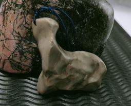 戈壁料特色玩料，肉特細，質地特別好，形狀犀利，造型有萬物生長10426 歷史價格詳細信息