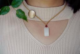 和闐玉白玉玉連環手鏈整體無拼接純手工打造，帶少許墨點皮色油潤11435 歷史價格詳細信息