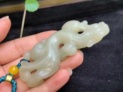 潤澤光亮迷人→天然新疆戈壁三彩玉項鍊{金玉滿堂/富貴有餘}Wi-25 純手工立體雕刻精品+送珠鍊繩《紀老師玉石設計坊》※正能量→聚氣招財•激發勇氣•身心靈和諧! 歷史價格詳細信息