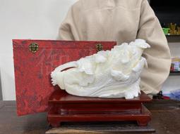 【御古齋】精選天然 玉化硨磲 精雕帶子貔貅 招財進寶 避邪 化煞解災 佛教七寶 風水開運擺件 附座 0705 歷史價格詳細信息