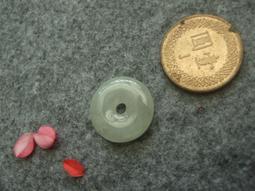 翡翠古琴吊墜正陽綠特別雅致的小掛件創匯期翡翠琴18K金扣子佩戴效果好遠遠處都很搶眼高54寬 歷史價格詳細信息