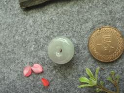 翡翠古琴吊墜正陽綠特別雅致的小掛件創匯期翡翠琴18K金扣子佩戴效果好遠遠處都很搶眼高54寬 歷史價格詳細信息