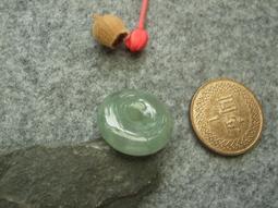 翡翠古琴吊墜正陽綠特別雅致的小掛件創匯期翡翠琴18K金扣子佩戴效果好遠遠處都很搶眼高54寬 歷史價格詳細信息