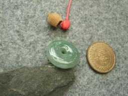 翡翠古琴吊墜正陽綠特別雅致的小掛件創匯期翡翠琴18K金扣子佩戴效果好遠遠處都很搶眼高54寬 歷史價格詳細信息