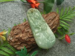 熱賣R3894玉墜子❀翡翠玉A貨水潤飄花薄形小山水玉牌吊墜掛件擺飾品 【緬甸玉翠軒】首飾品  背面微瑕疵 歷史價格詳細信息