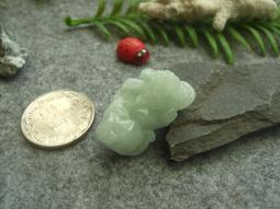 R2772墜子❀翡翠玉A貨水潤飄花帶棉月牙梳子墜子吊墜掛件玉珮【緬甸玉翠軒】玉首飾品  實用型 歷史價格詳細信息