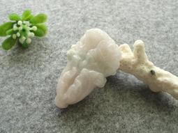 R4144玉吊墜❀翡翠玉A貨水潤招財白菜--百財聚來、納福玉墜子掛件玉珮牌子 【緬甸玉翠軒】首飾品 歷史價格詳細信息