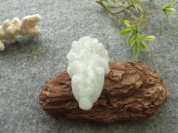 R4144玉吊墜❀翡翠玉A貨水潤招財白菜--百財聚來、納福玉墜子掛件玉珮牌子 【緬甸玉翠軒】首飾品 歷史價格詳細信息