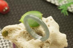 翡翠A貨戒指 15內徑 女士 帶證書 淺綠色10080 歷史價格詳細信息