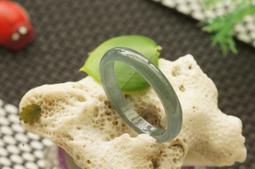 U5281戒指❀ 15# 瓜料天然翡翠A貨水潤藍水（偏灰色）細條戒圈指環戒子【緬甸玉翠軒】玉首飾品 男女款式 價格比較,價格查詢,歷史價格詳細信息