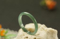 U6404玉戒指❀ 17# 瓜料天然翡翠A貨冰潤淺藍水飄花通透戒圈指環戒子【緬甸玉翠軒】玉首飾品 男女款式 歷史價格詳細信息