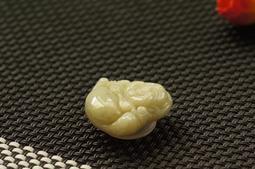 翡翠小佛像掛件把件文玩收藏品玉器，圖片實拍，3.5公分，天然翡翠佛公吊墜，做工可以的，地區 歷史價格詳細信息
