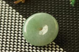 冰潤滿綠底翡翠平安無事牌無封底整體尺寸33.8-15.3-6.118k金 翡翠 飾品 收藏【二手】【微淵古董】-4206 歷史價格詳細信息