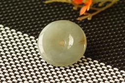翡翠帶扣         規格：5.8×3.7×1.8厘米，重76克雕 老玉 古玉 擺件 【古董店】-1890 歷史價格詳細信息