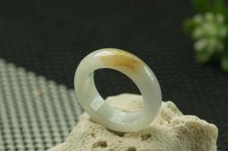 白底青玉戒 玉扳指 天然緬甸硬玉A貨【文華珠寶翡翠專賣店】 歷史價格詳細信息