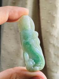 天然緬甸翡翠 冰陽綠 無事牌 小件 冰透的陽綠飄花 卡9.7-3.3-2.6 種水顏色都 翡翠 飾品 收藏【二手】【微淵古董】-2618 歷史價格詳細信息