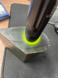 新疆和闐玉 青玉碧玉隨行原石(ST3-030)，適合把件、鴨蛋青/菠菜綠 老熟皮白肉、皮色老氣、潤度細度佳、獨仔料，毛孔清晰可見。 歷史價格詳細信息