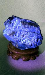 慧明小舖-藍琥珀原礦(帶皮)-不規則形-554g(279) 歷史價格詳細信息