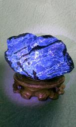 慧明小舖-藍琥珀原礦(帶皮)-不規則形-554g(279) 歷史價格詳細信息