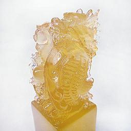 藝晶店★精品收藏*天然清琥珀手工雕-觀自在(51869) 歷史價格詳細信息