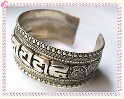 尼泊爾藏銀雕古銅鑲松綠石紅色寶石墜(R11)(起標價為一個) 歷史價格詳細信息