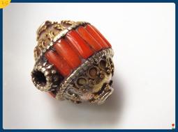 【雅之賞】*特賣*尼泊爾手工鑲嵌黃銅綠度母珊瑚吊墜掛墜~030455 歷史價格詳細信息