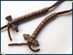 西藏精工銅製 108顆老銅佛珠 手串精緻 刻花造型銅佛珠+紅色山珊瑚+黑曜綠松石 混搭 ~~ 實心老銅 沉手 手感極佳T 歷史價格詳細信息