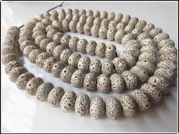 【雅之賞|佛教|藏傳特賣* 風化正月天然菩提根 高密度高油性 喇叭孔( 12*9mm ) 108顆桶珠素珠~030209 歷史價格詳細信息