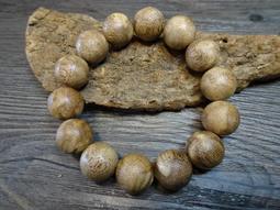 [多藝多]專業星州系沉香 正區汶萊軟絲  9mm*24顆老型珠 9分沈  收藏價25000 歷史價格詳細信息