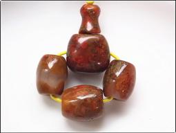 藏傳紅瑪瑙牛角天珠。珠子老氣感十足 包漿醇厚 風化細膩 風化20389 歷史價格詳細信息