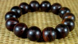 [福田工藝]稀罕少為人知降真檀香紙鎮/磁場最強之木頭!倒格瘤疤/木質堅硬油脂豐厚/平安護身淨重594公克[降鎮7] 歷史價格詳細信息